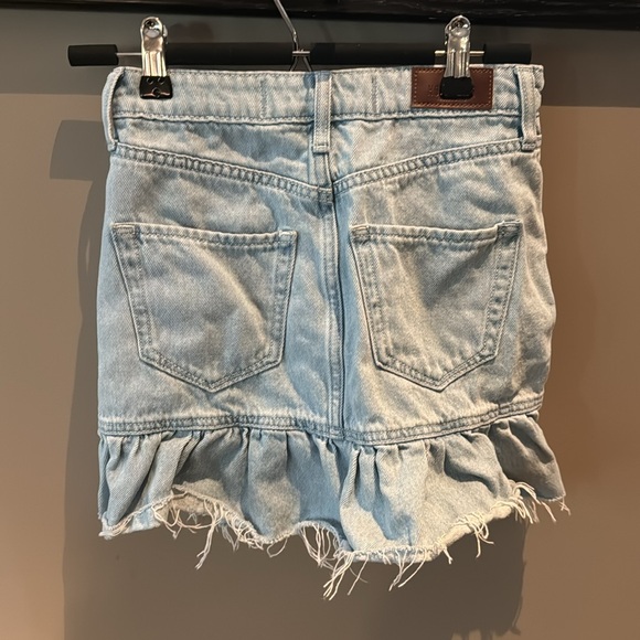 Hollister demin skirt. Size 0, w24 - Picture 2 of 2